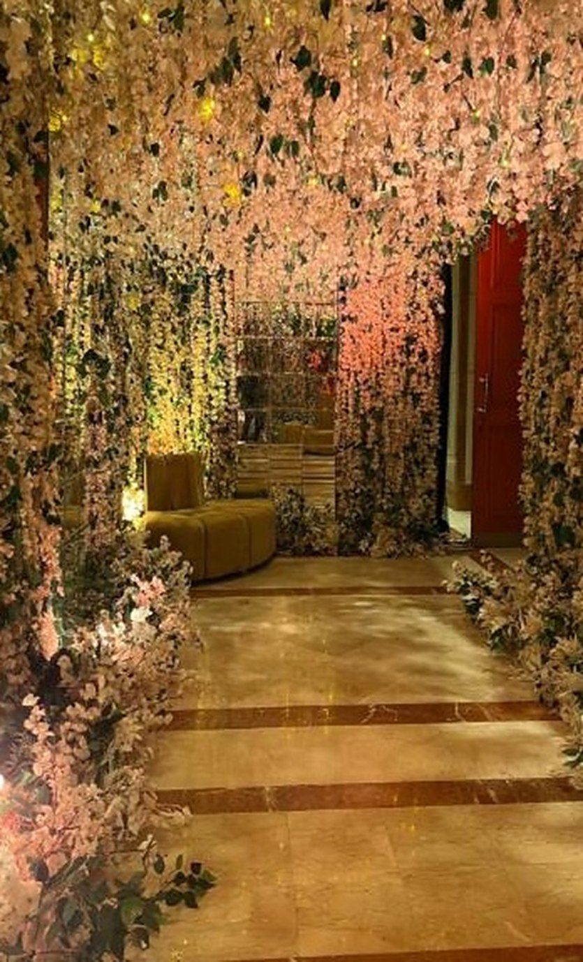 Hana & Mostafa — Guest entrance tunnel design